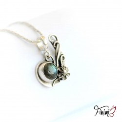 Yin pendant with a flower